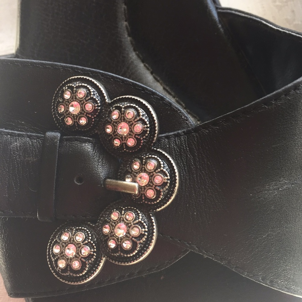 Rialto Leather Black Slides - Picture 5 of 6